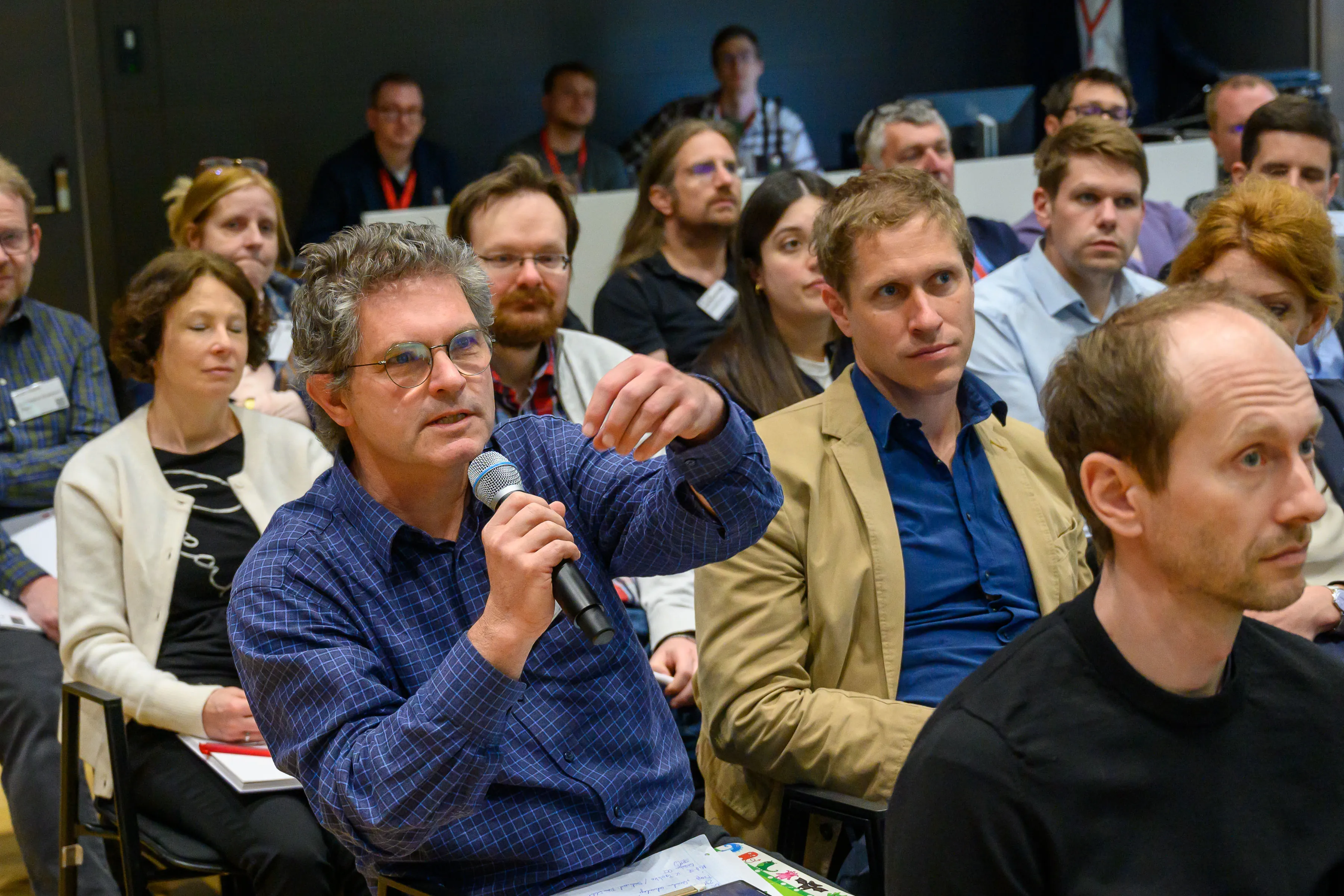 Scientific discussion during QSL25